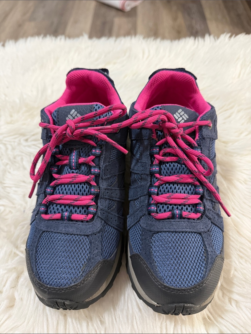 Columbia Big Girl Navy and Hot Pink Trail Sneakers Size 4 NWOT